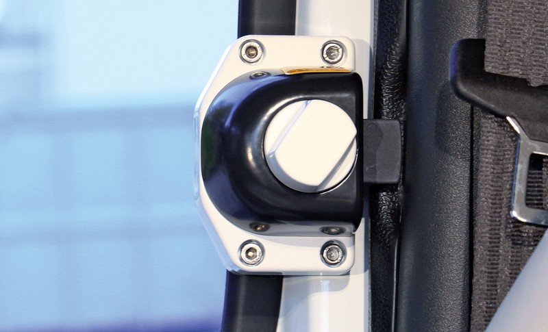 Door safety Renault from model 2000, turning knob