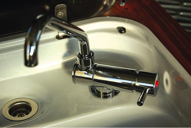 Tap MINIMAL for warm and cold water