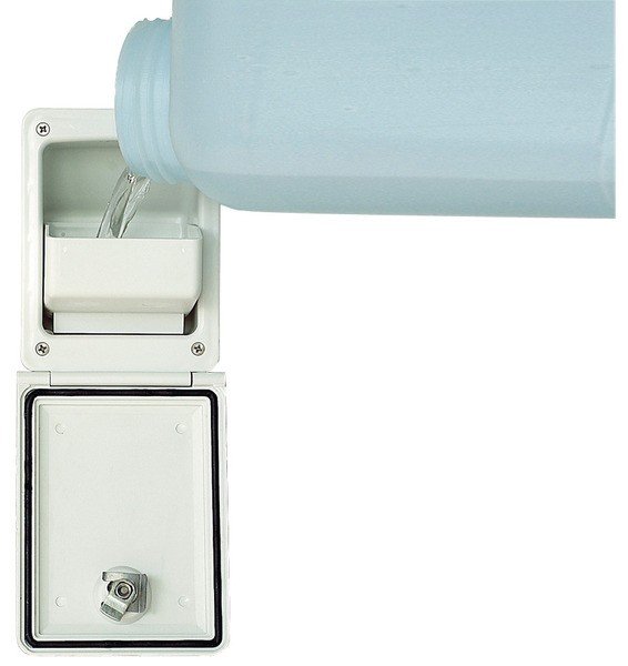 Water filling flap with integrated funnel